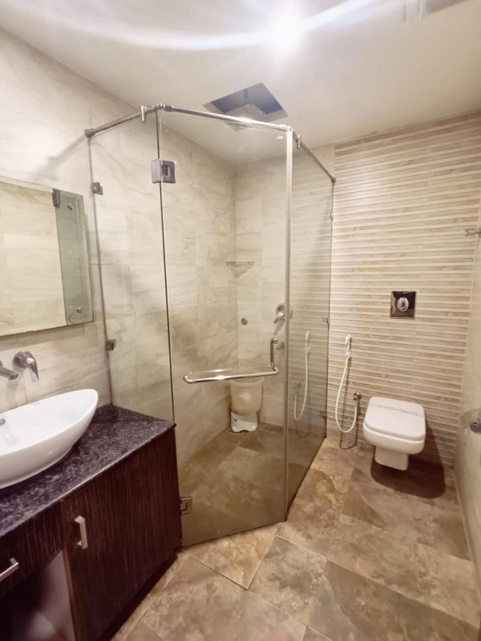 Hotel Waterfall Paschim Vihar Delhi Eksteriør bilde