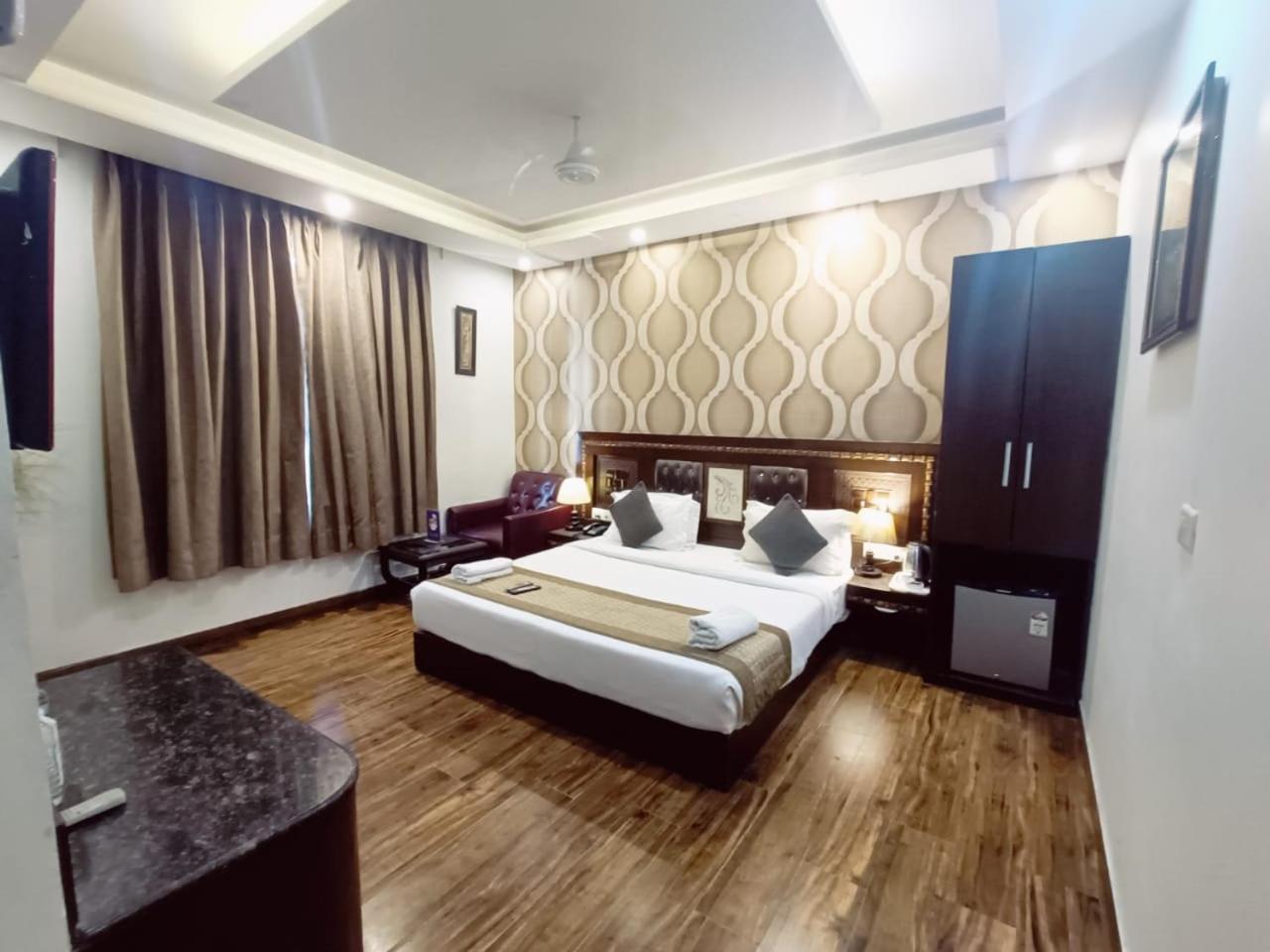 Hotel Waterfall Paschim Vihar Delhi Eksteriør bilde